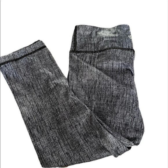 Lululemon capri size 4 - Picture 1 of 3